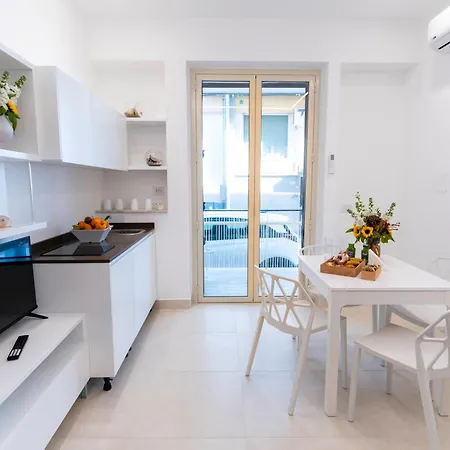 Faraglioni House Апартаменты Ачи Костелло