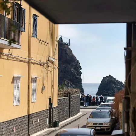 Apartment Faraglioni House Aci Castello